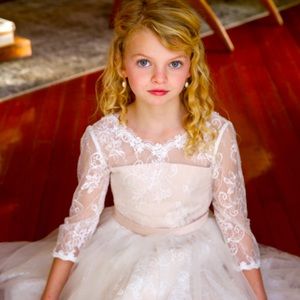 Most beautiful child’s dress ever- Antique lace flower girl dress - size 6 to 8